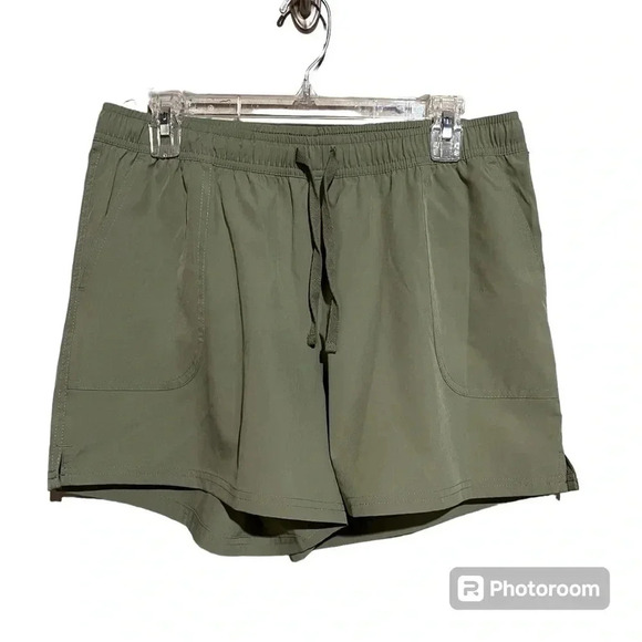 Willow Blossom NWT Women's Sz L Stretch Woven Active Green Pockets Shorts Hiking - Picture 1 of 8